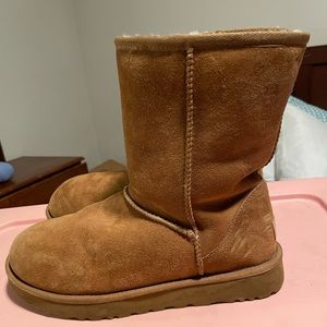 Women size 9 UGG boots. Gently worn. Comes with box.